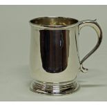 Mug, Silber 925, Birmingham, 1919, William Hutton & Sons Ltd., glatt, Ohrenhenkel, getreppter Fuß,