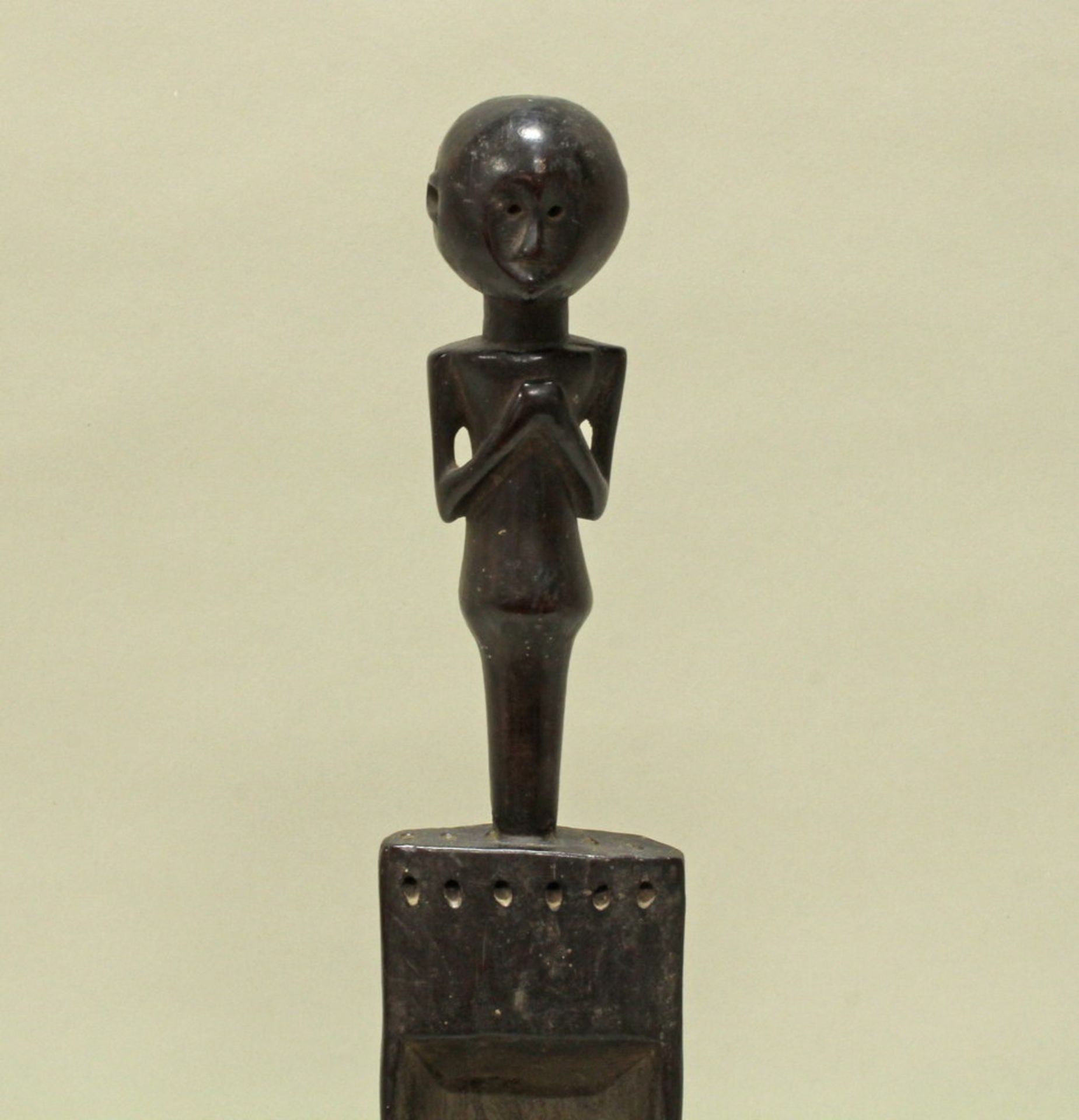 Trogzither, mit bekrönender stehender Figur, Tansania, Afrika, authentisch, Holz, dunkel - Bild 2 aus 2