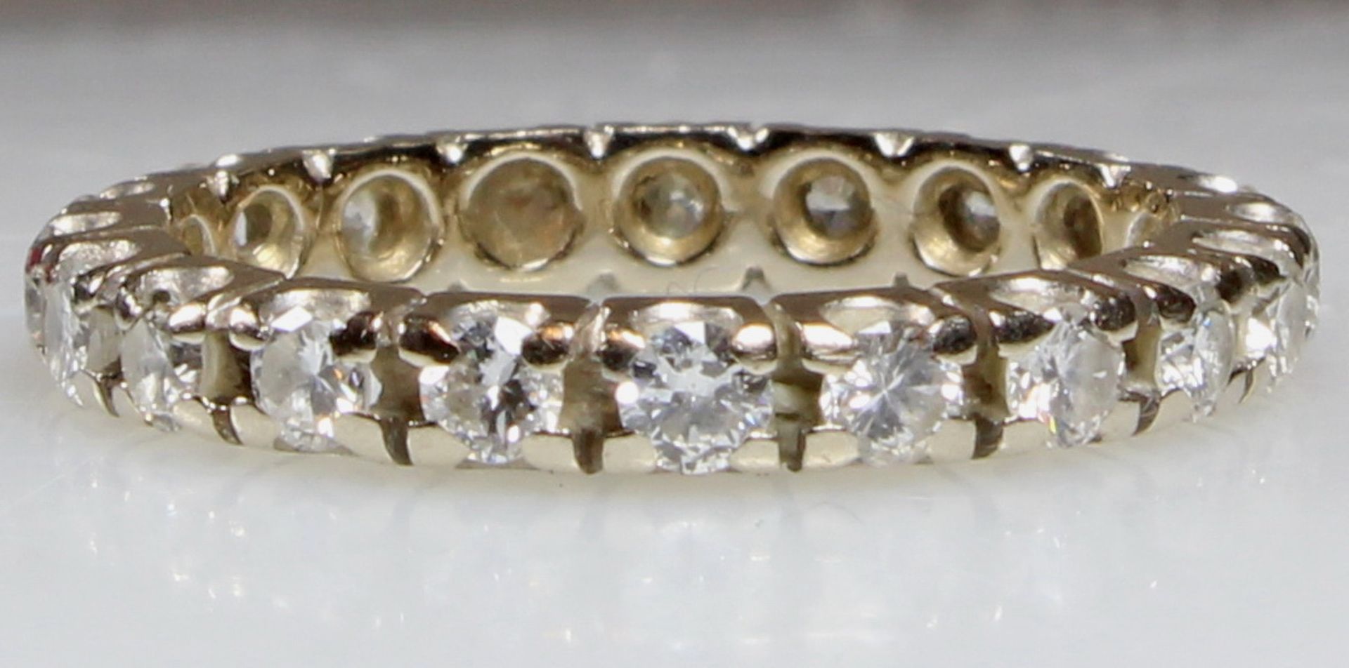 Memoire-Ring, WG 585, 20 Brillanten zus. ca. 1.0 ct., 2 g, RM 16