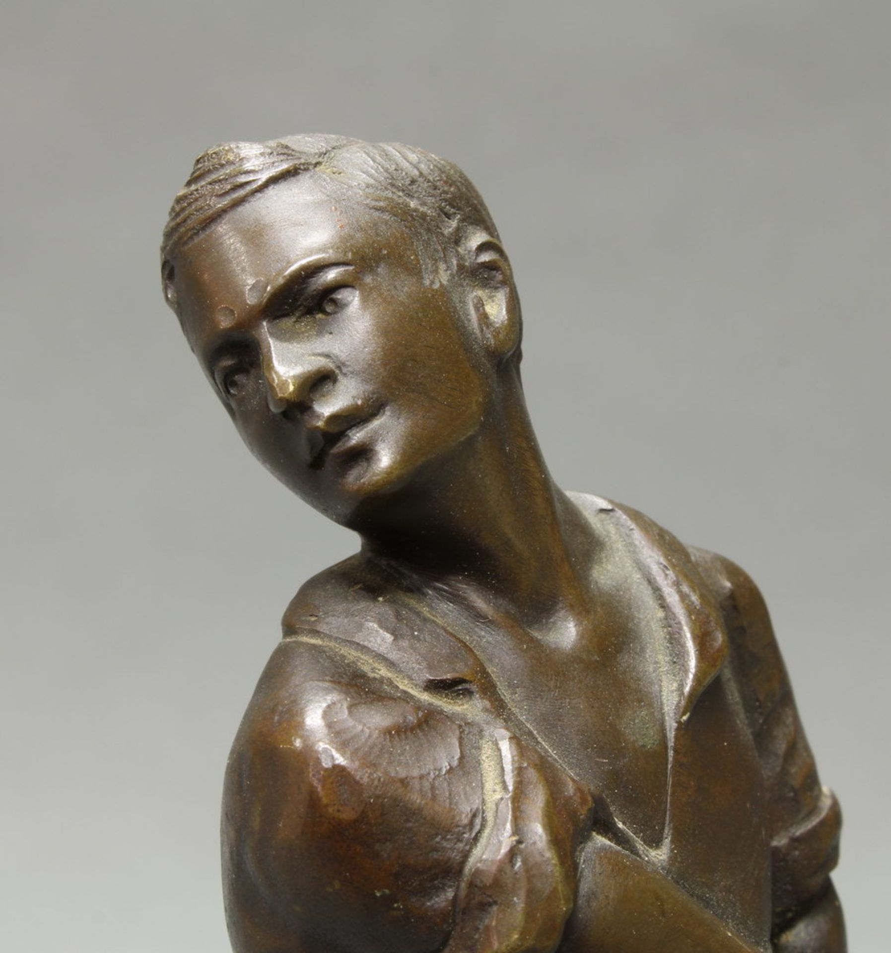 Bronze, dunkelbraun patiniert, "Tennisspieler", auf der Plinthe bezeichnet Remi, 20. Jh., auf - Image 5 of 6