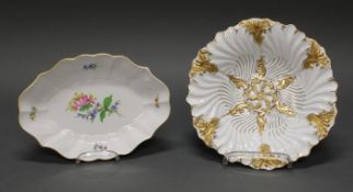 Platte, Meissen, Schwertermarke, 1924-1934, 1. Wahl, Reliefdekor mit Schilf und Rankenwerk, teils