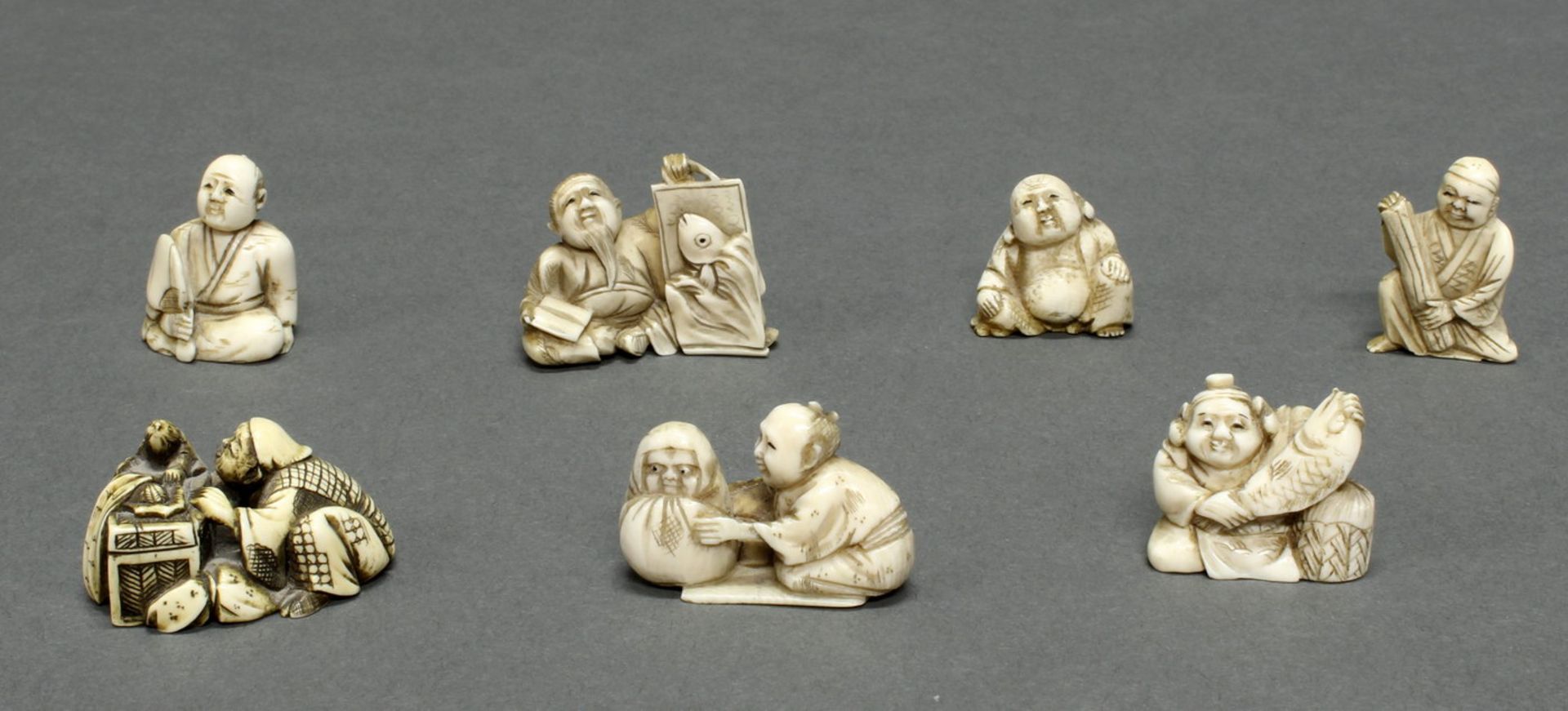 7 Netsuke, "Gottheiten und Volkstypen", Japan, Anfang 20. Jh., Elfenbein, geschnitzt, 2.5-3.5 cm