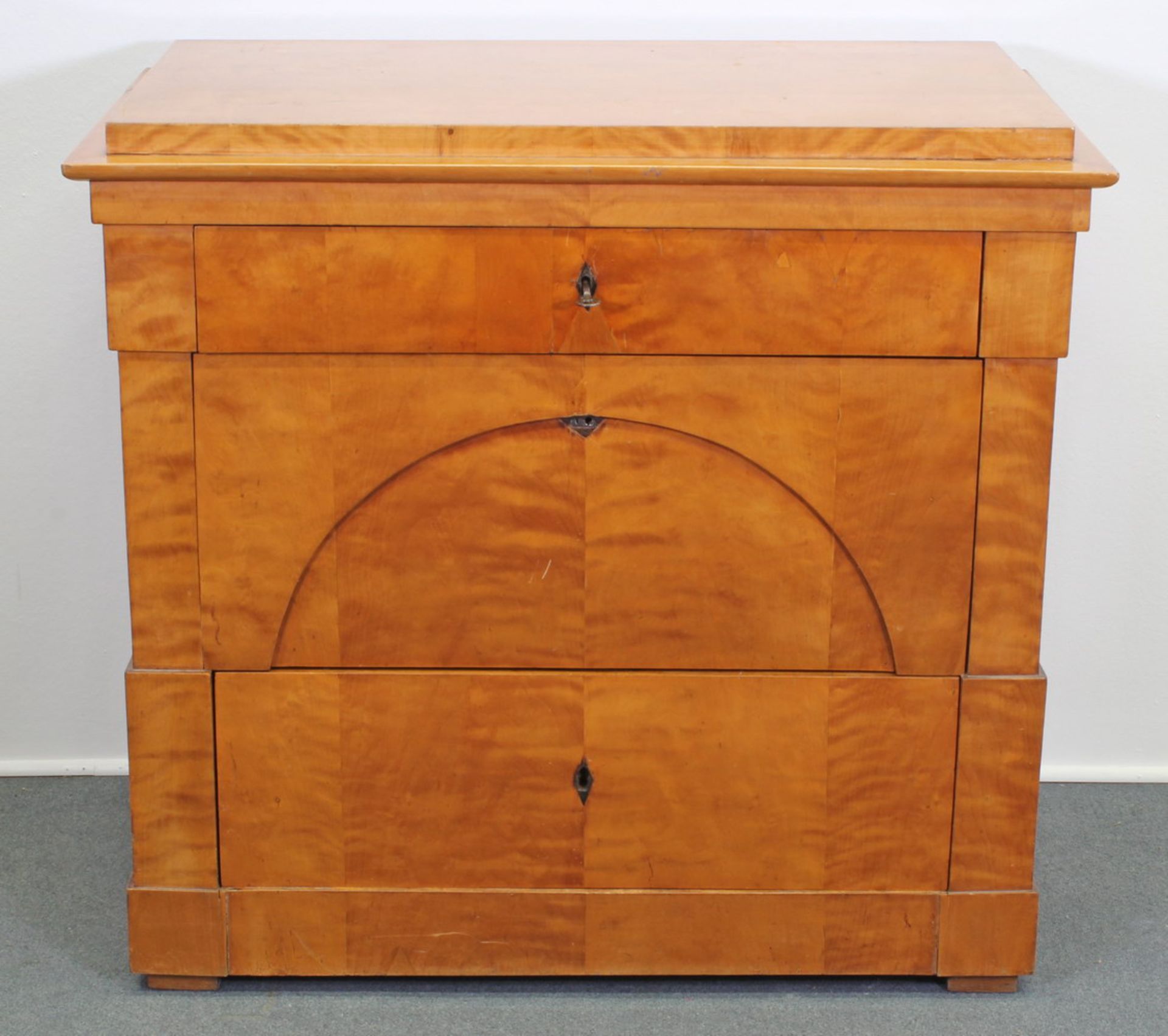 Kommode, Brandenburg, Biedermeier, um 1825, Birke, drei Schübe, 82.5 x 88 x 50 cm, Gebrauchsspuren