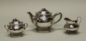 Teekanne, Zuckerdose, Silber 800, Hanau, Wilhelm Weinranck, martelliert, bauchig-oval, auf vier