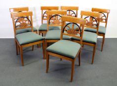 8 Stühle, Biedermeier, um 1825, Birke, Rücken mit geschnitztem Blattdekor mit ebonisiertem