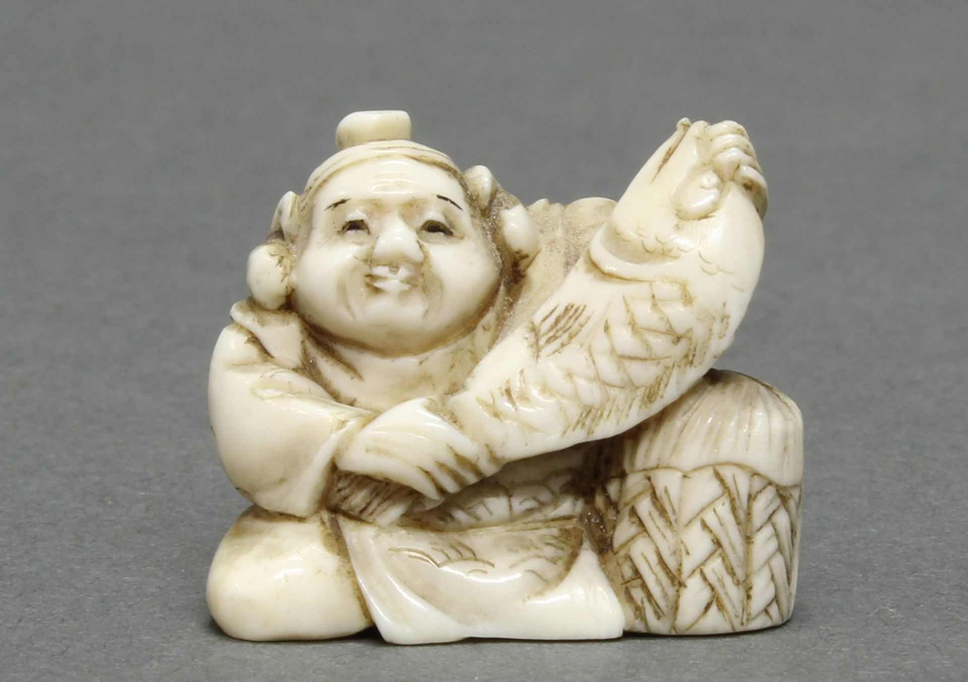 7 Netsuke, "Gottheiten und Volkstypen", Japan, Anfang 20. Jh., Elfenbein, geschnitzt, 2.5-3.5 cm - Image 6 of 8