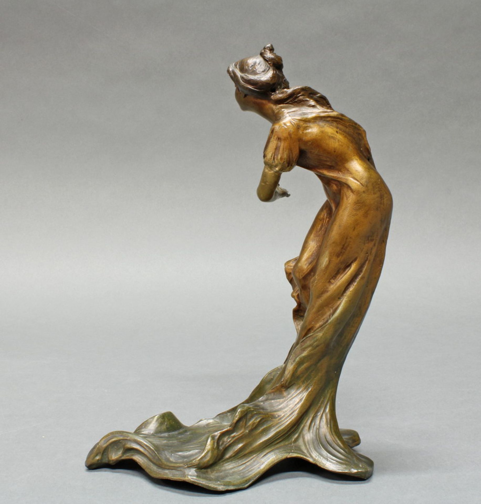 Plastik, Metallguss, bronziert, "Junge Frau in langem Kleid", Jugendstil, 24.5 cm hoch, leicht - Image 3 of 4