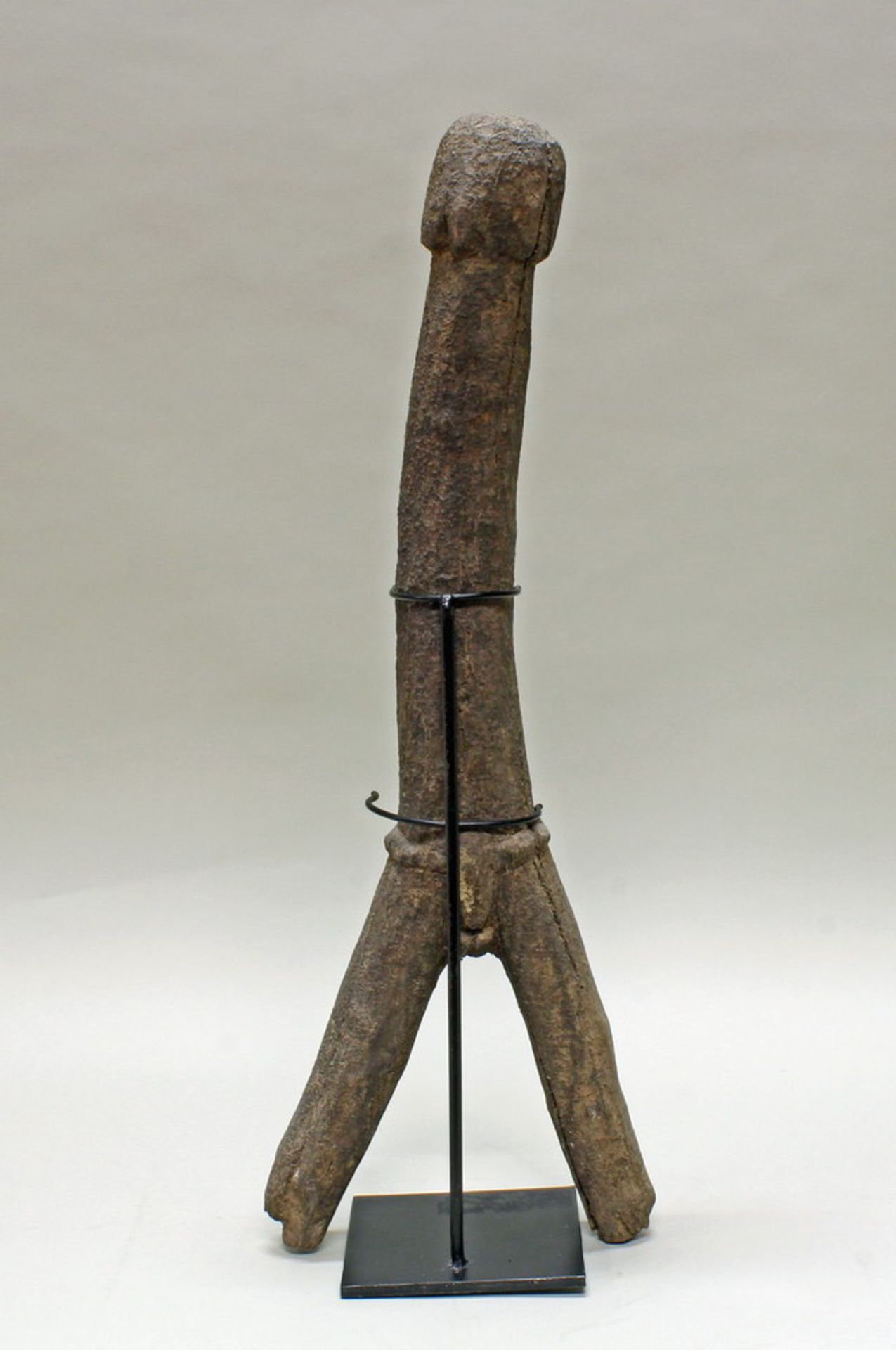 Phallus-Symbol, Burkina-Faso, Afrika, authentisch, Holz mit alter Patina, 71 cm hoch, auf Ständer - Image 2 of 2