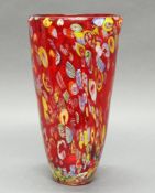 Glasvase, Millefiori-Art, neuzeitlich, rotes Glas, 29 cm hoch