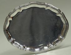 Vorlegeplatte, Silber 830, Wilkens, oval, passig-geschweifter Profilrand, 33.5 x 26 cm. ca. 612 g,