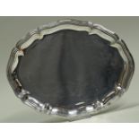 Vorlegeplatte, Silber 830, Wilkens, oval, passig-geschweifter Profilrand, 33.5 x 26 cm. ca. 612 g,