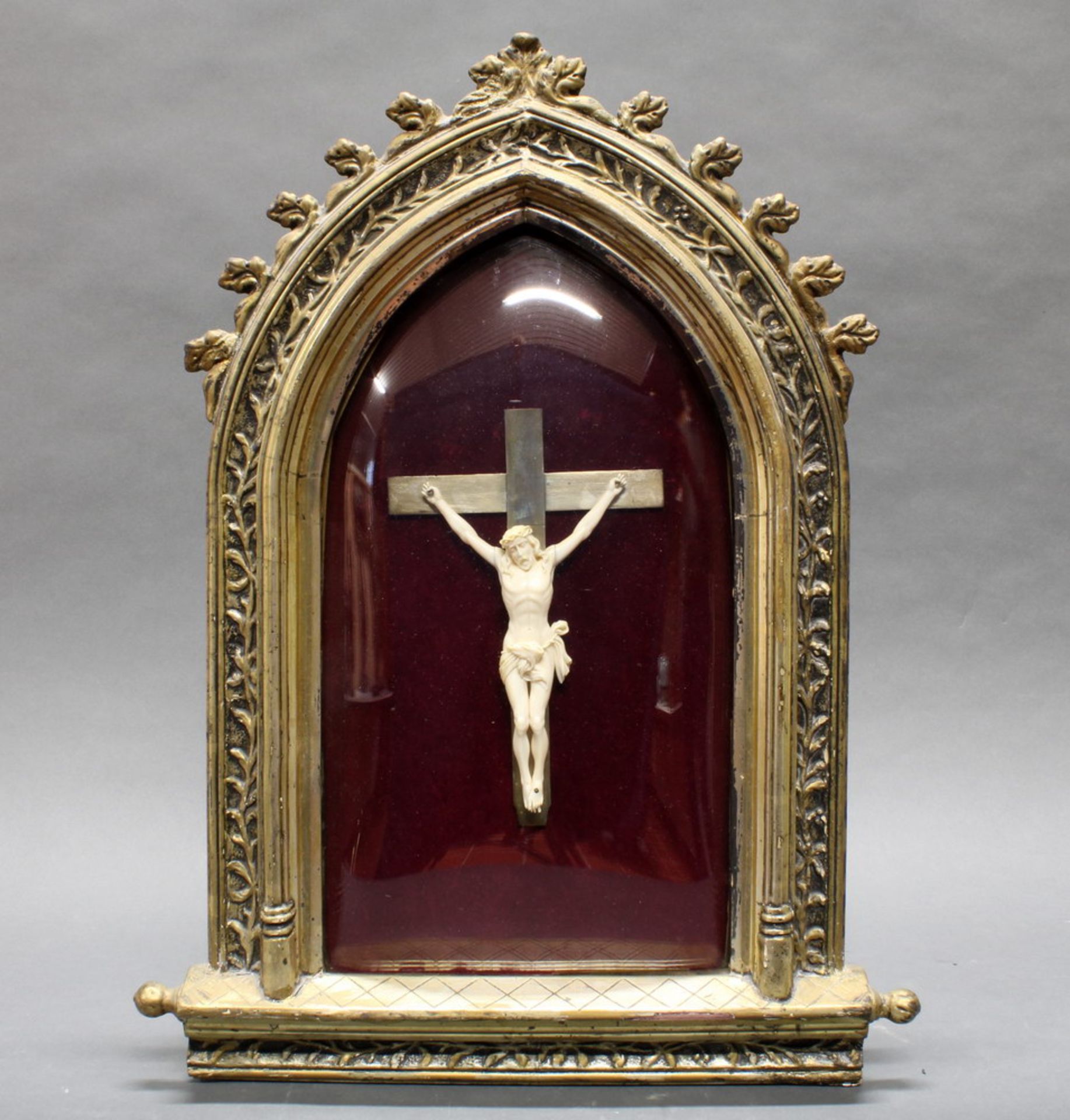 Korpus Christi, auf Holzkreuz, Elfenbein, 17 cm hoch, 19. Jh./Anfang 20. Jh., aufwändig unter
