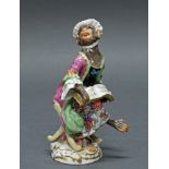 Porzellanfigur, "Affe als Sängerin", Meissen, Schwertermarke, 1. Wahl, Modellnummer 60007, polychrom