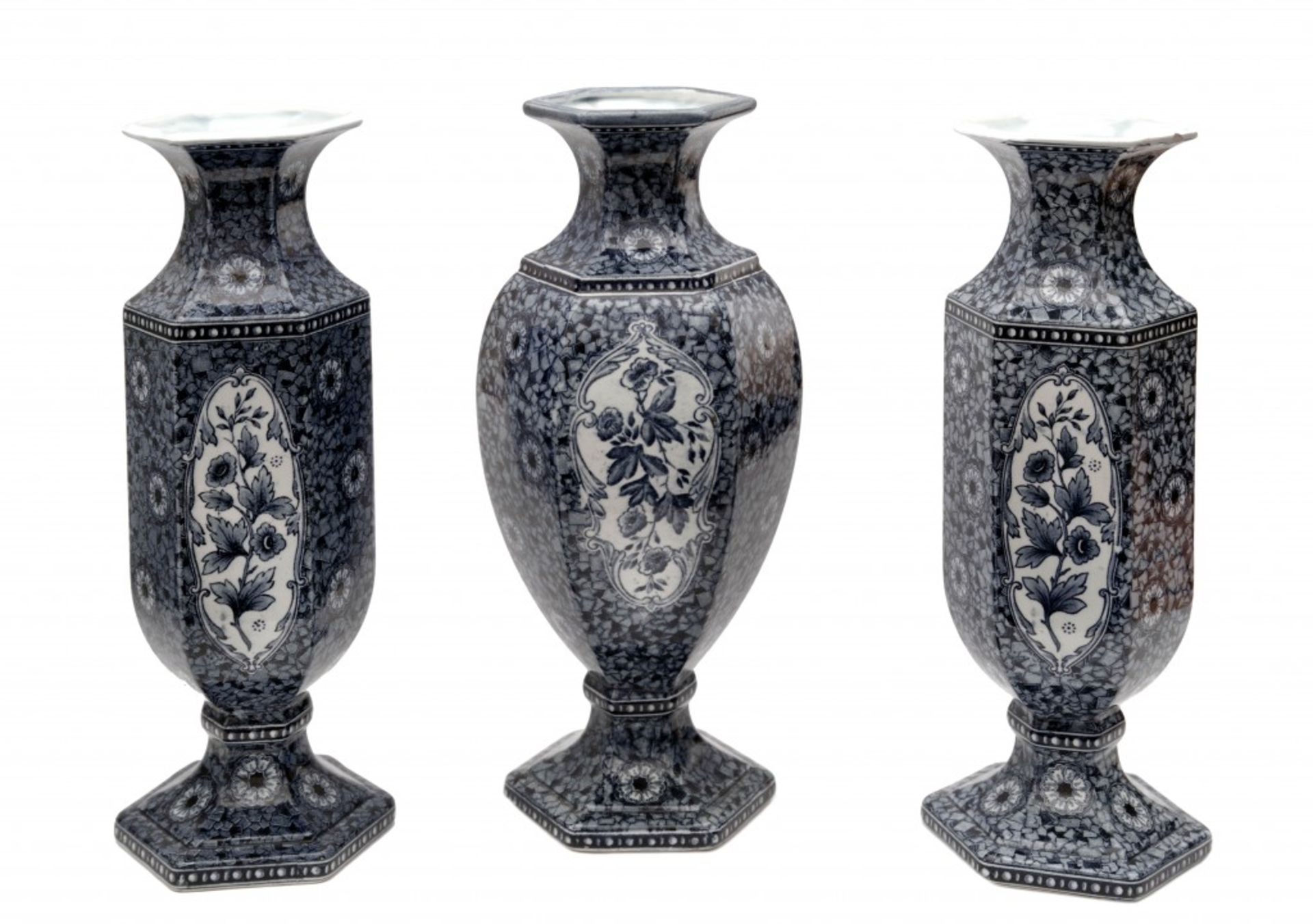 Kaminset von drei Delfter Vasen