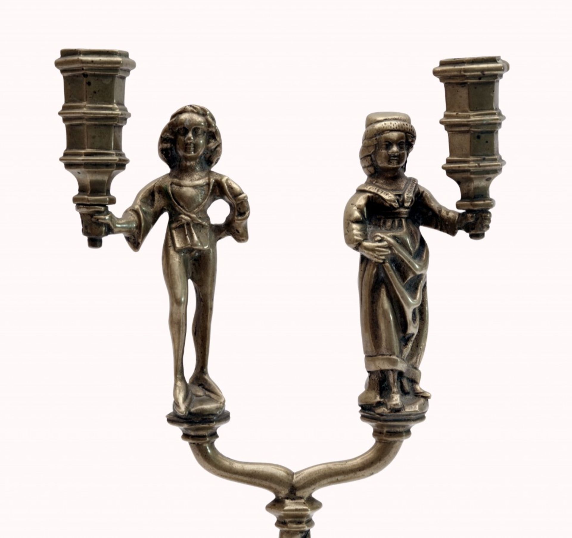 Zweiarmiger Kerzenhalter mit männlicher und weiblicher Figur - Image 3 of 3
