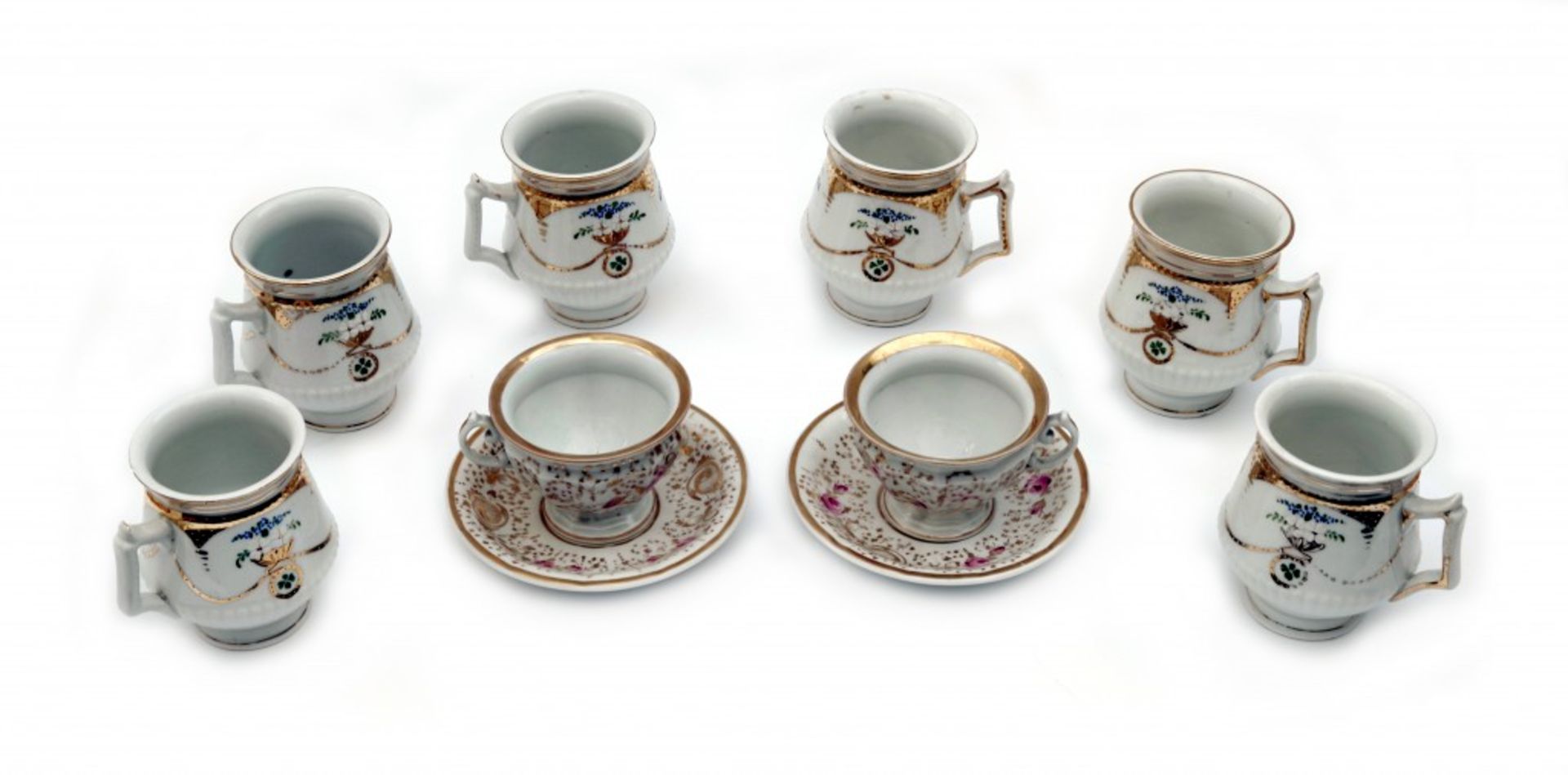 Sechs Porzellantassen mit Griffen und ein Paar Tassen mit Untertassen - Image 2 of 2