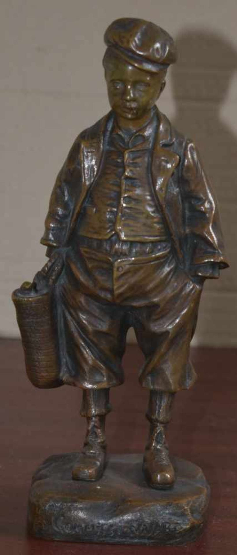 Cordona, José (1878 - 1923), Bronzefigur "Junge mit Brotkorb"