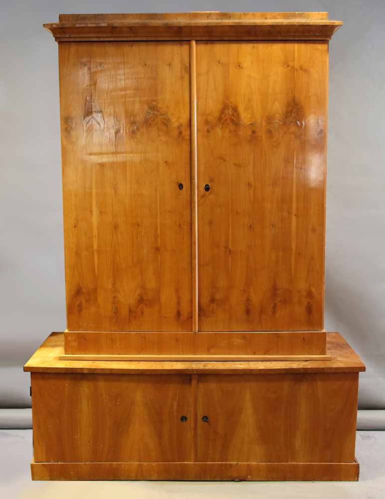 Schrank Biedermeier Kirschholz massiv und furniert: