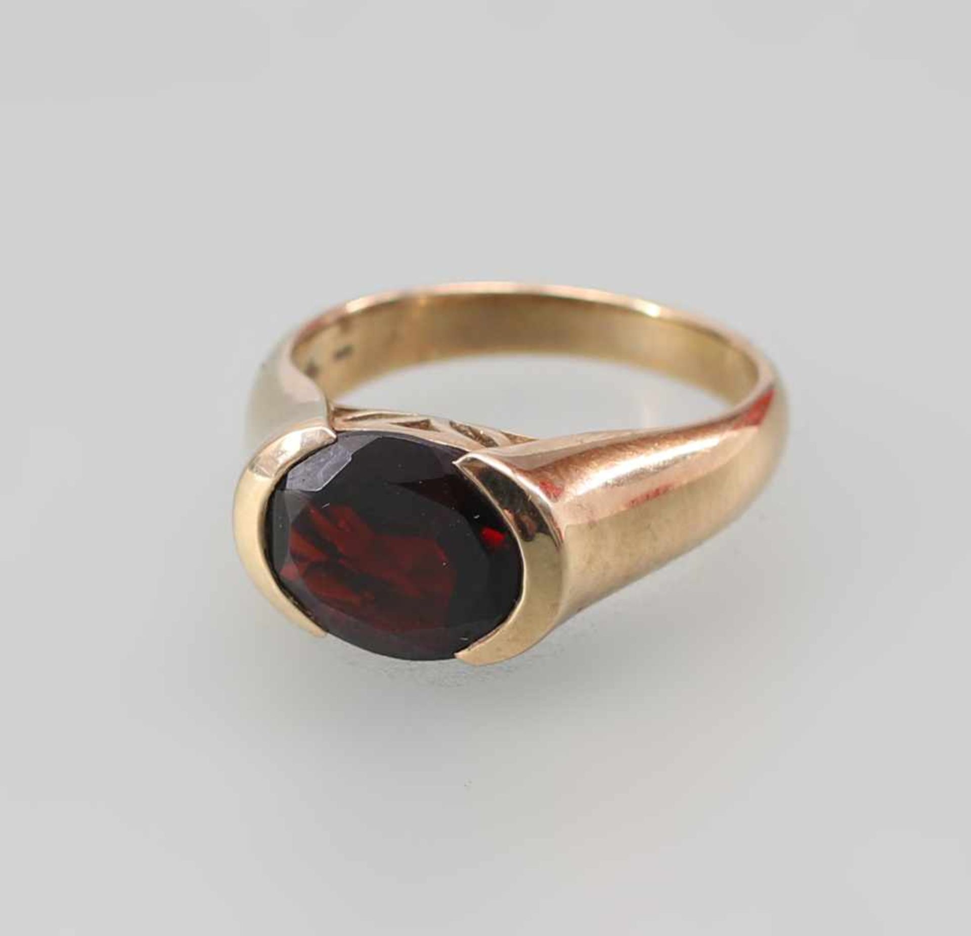 Granat-Ring