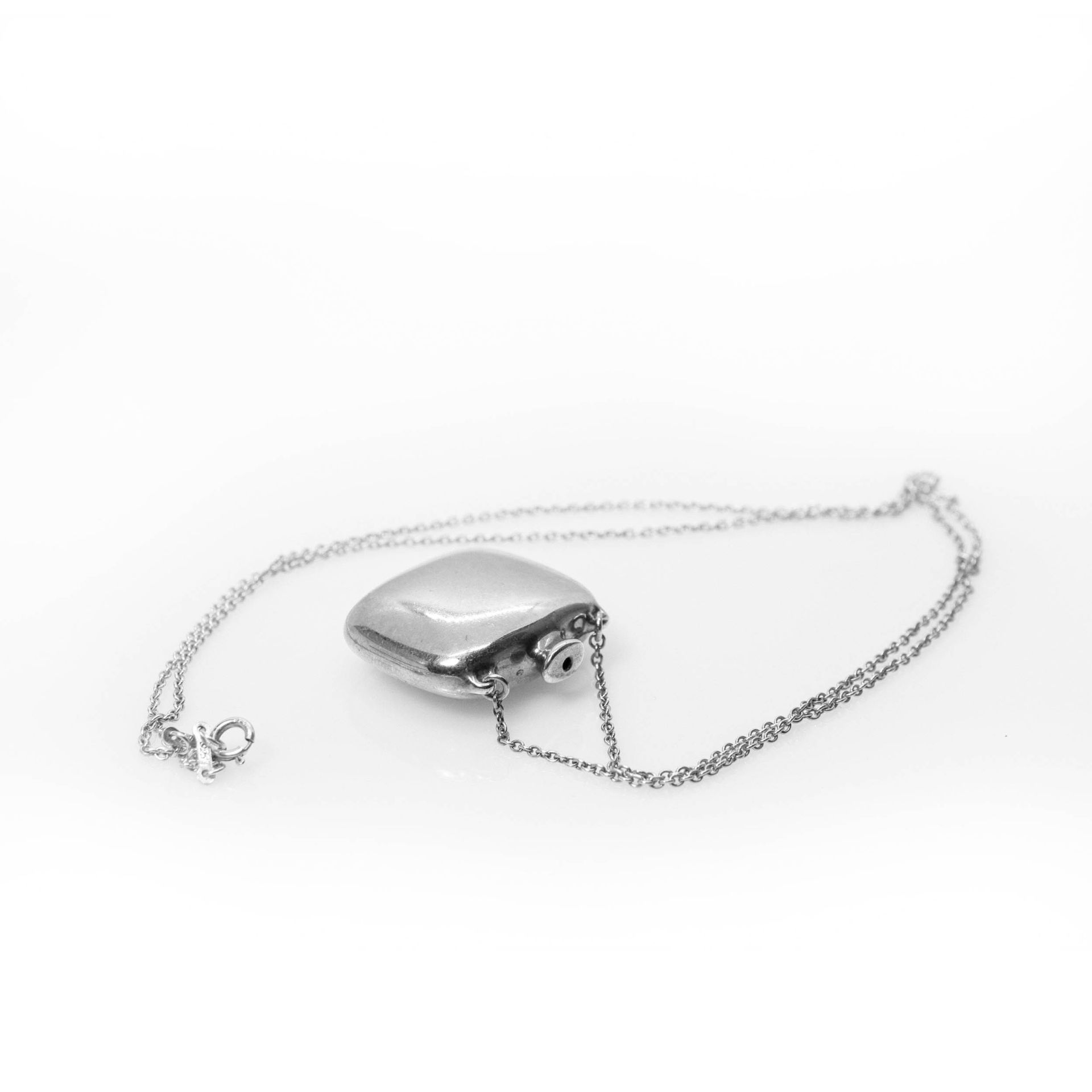 Konvolut Kette und Brosche2-tlg., Tiffany & Co., 925 Silber, Kette mit Flaschenanhänger, Entwurf von - Bild 2 aus 5