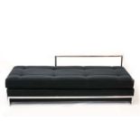 DaybedClassiCon, Entwurf von Eileen Gray von 1925, 20. Jh., Gestell aus verchromten Stahlrohr, Bezug