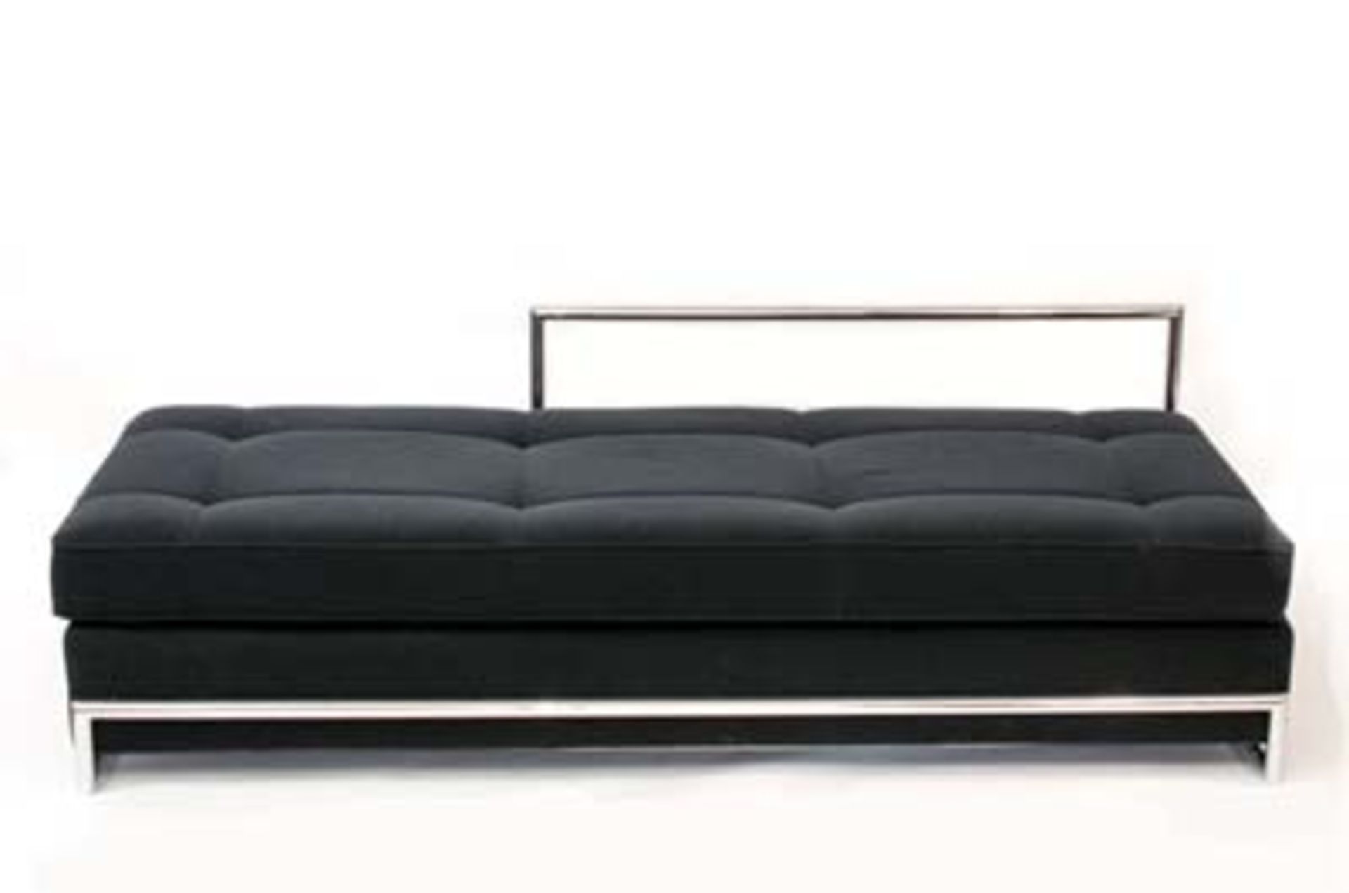 DaybedClassiCon, Entwurf von Eileen Gray von 1925, 20. Jh., Gestell aus verchromten Stahlrohr, Bezug