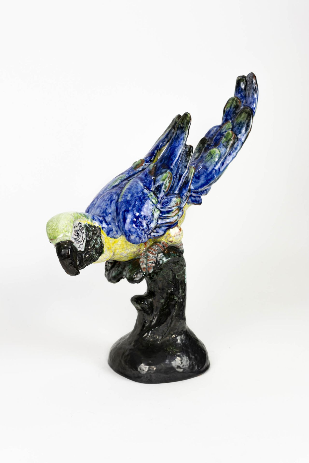 PapageiKarlsruher Majolika, 20. Jh., Entwurf von Max Heinze, Keramik, farbig staffiert, Höhe 46,5