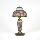 Lampe mit BlumendekorItalien, 20. Jh., Pastellic Gisun, Glas, 40 cm x 20 cm, Blumendekor