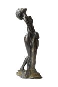 Michel Mathonnat (1944 Moulins)'Nach dem Bade', 2. Hälfte 20. Jh., Bronze, Höhe 28,5 cm, unterseitig