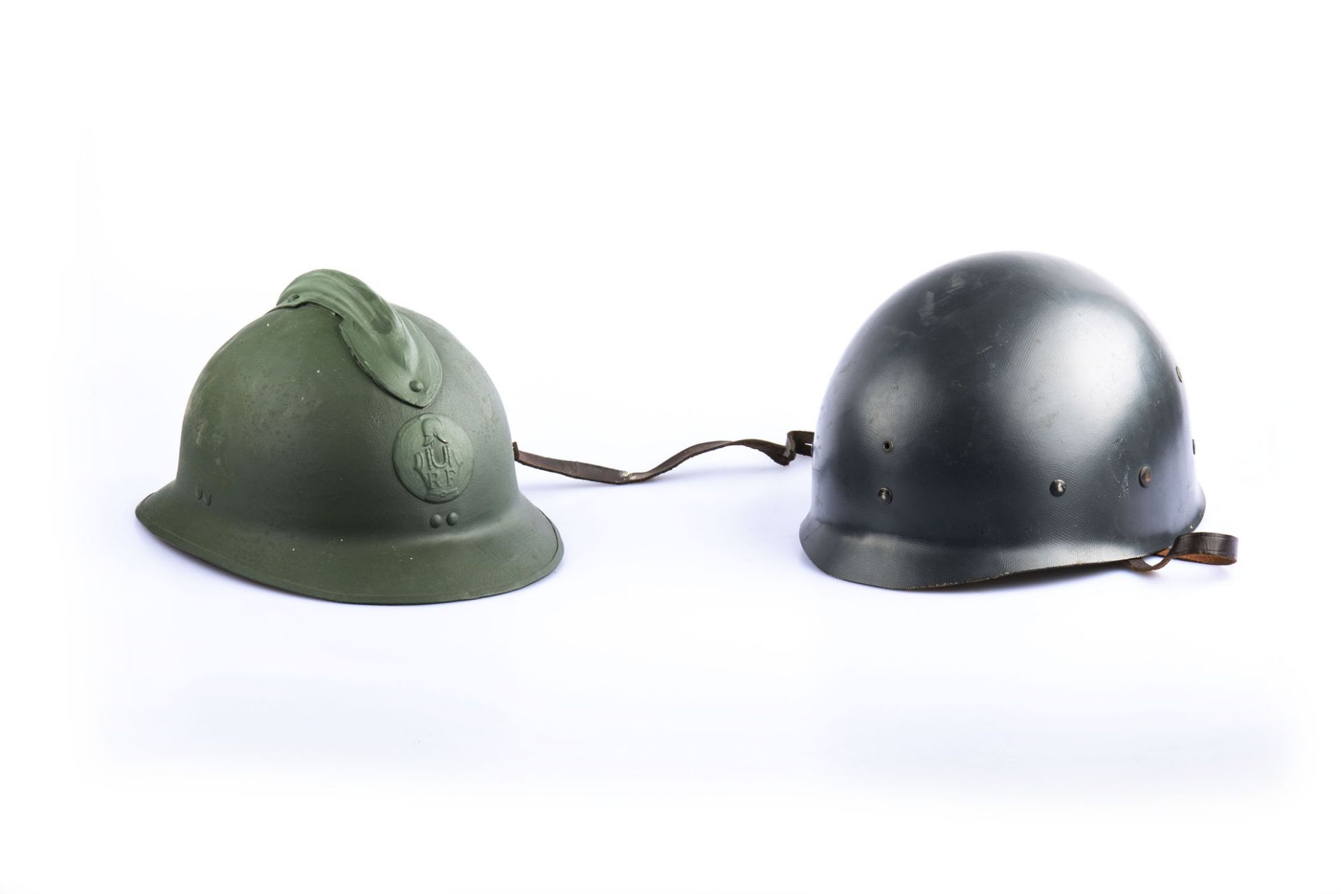 Konvolut Helme des Dritten Reiches6-tlg., Deutsches Reich, 1. Hälfte 20. Jh., 4 aus Stahl, 2 aus