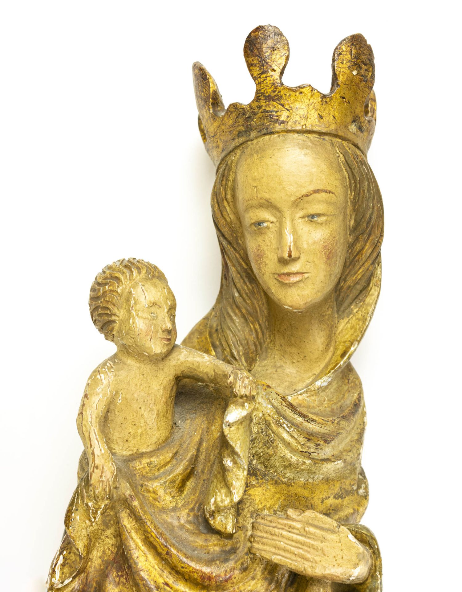 Unbekannter Meister (18. Jh.)Gekrönte Maria mit Kind, Holz, gold und farbig staffiert, Höhe 51,5 cm, - Bild 2 aus 2