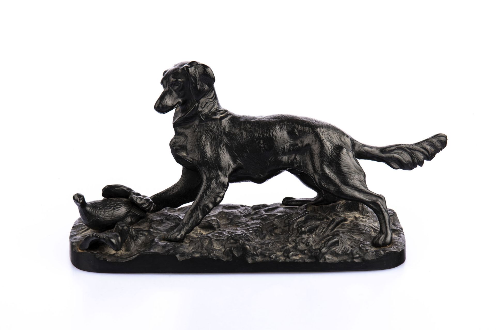 Kunstgießerei Kasli (20. Jh. Russland)Hund mit Rebhuhn, Eisen, schwarz patiniert, Höhe 16 cm,