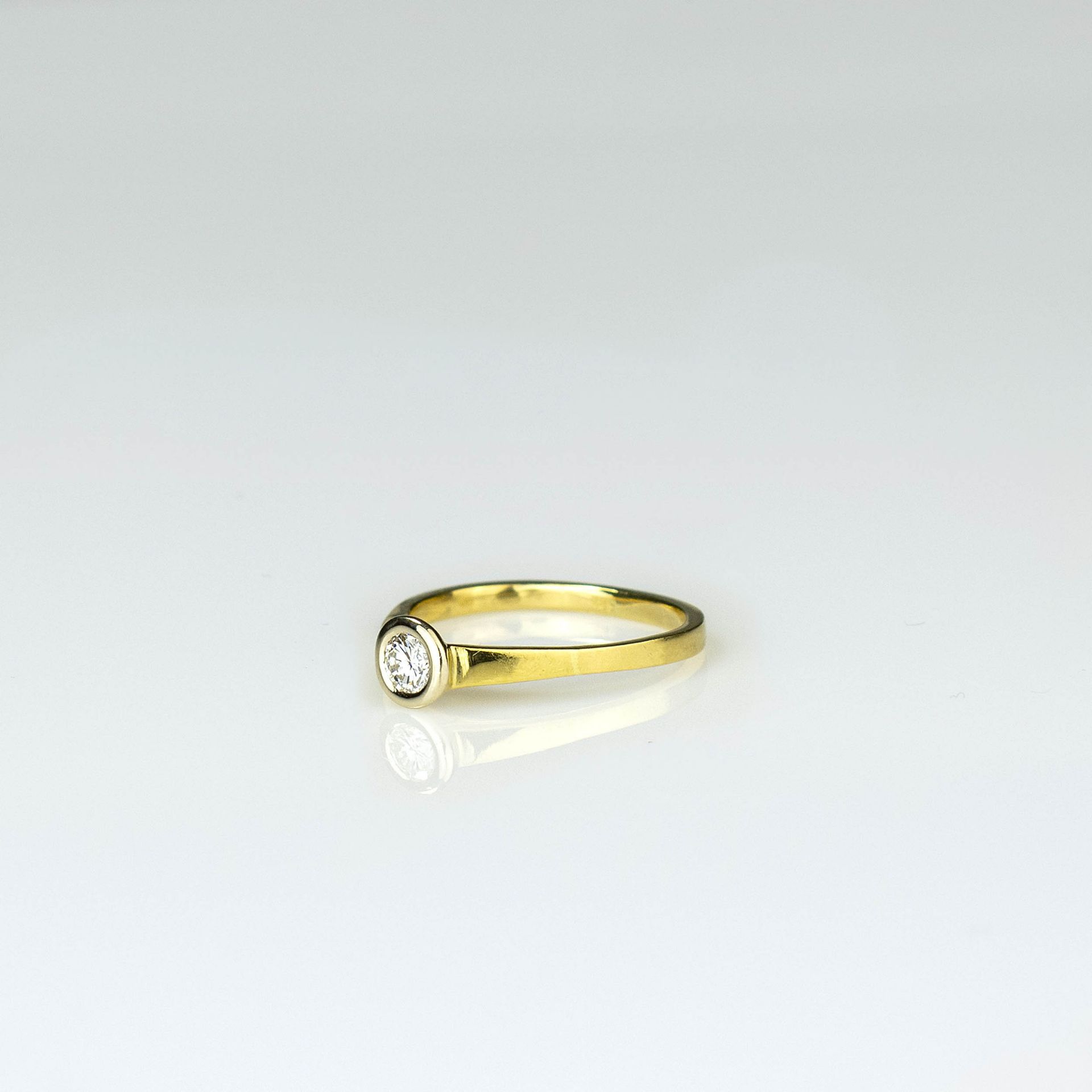 Solitärring585 Gelbgold, mit zentralem Brillant, 0,25 ct, H-I, vvs, Ringdurchmesser 18 mm, Gewicht - Bild 2 aus 2