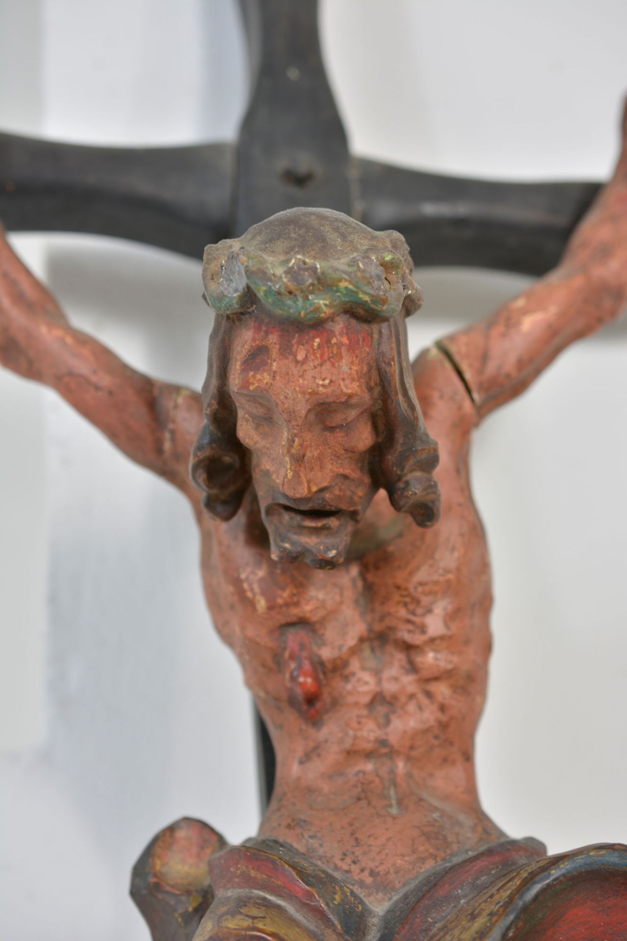 Unbekannter Künstler (19. Jh.)Jesus Christus am Kreuz, Holz, farbig staffiert, Höhe 71 cm, Figur - Bild 2 aus 2