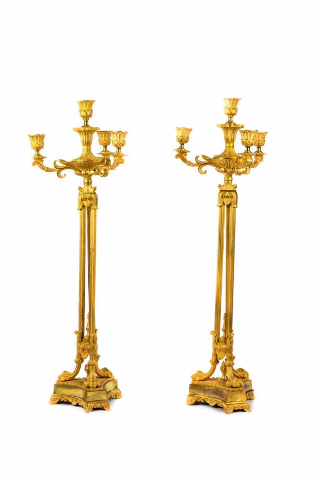 Paar große Kerzenleuchter Frankreich, Empire, 19. Jh., dreiarmig, drei kannelierte Säulen als