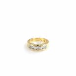 Bandring 750 Gelbgold, punziert, mit 3 Brillanten, gesamt ca. 0,65 ct und 4 Diamanten im