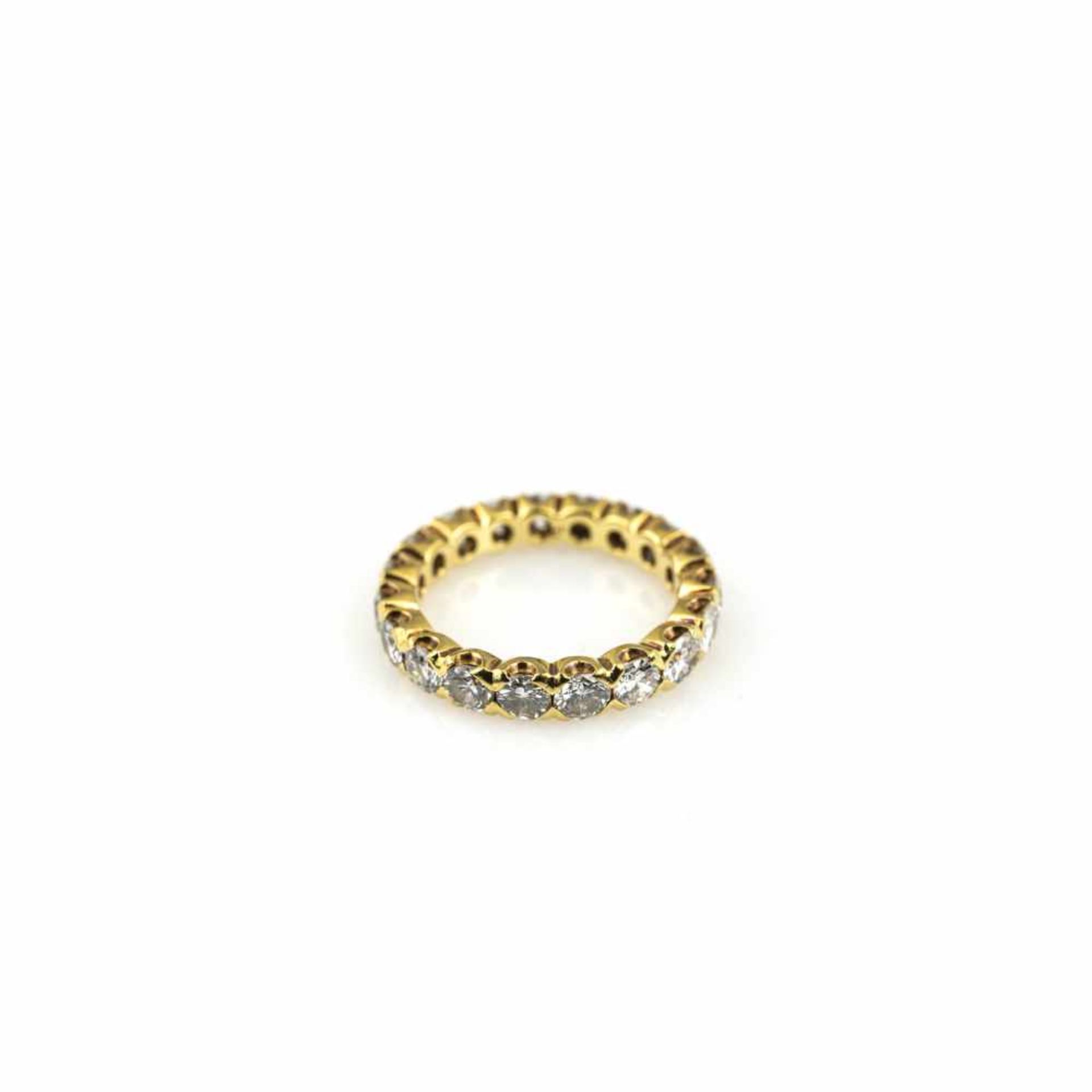 Memoire-Ring 750 Gelbgold, punziert, mit 19 Brillanten, gesamt ca. 2,85 ct, J-K, überwiegend vs,