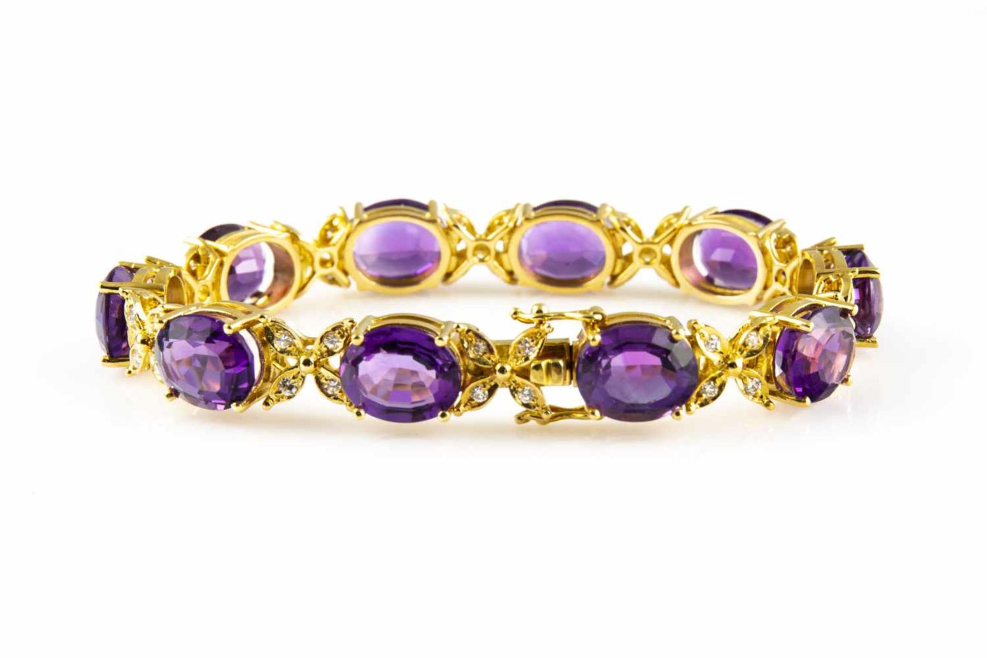 Armband 750 Gelbgold, punziert, mit 10 Amethysten im ovalem Schliff, gesamt ca. 33,40 ct, je 11 mm - Bild 2 aus 6