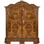 Hallenschrank Norddeutschland, Barockstil, 19. Jh., Nussbaum, Wurzelholz furniert,