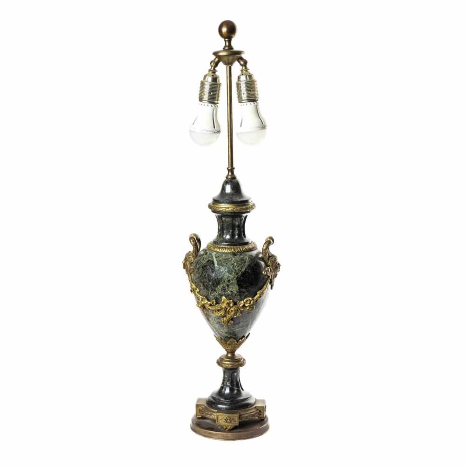 Paar große Tischlampen 20. Jh., figürlicher und floraler Dekor, schwarzer Marmor, Bronze- - Bild 2 aus 4