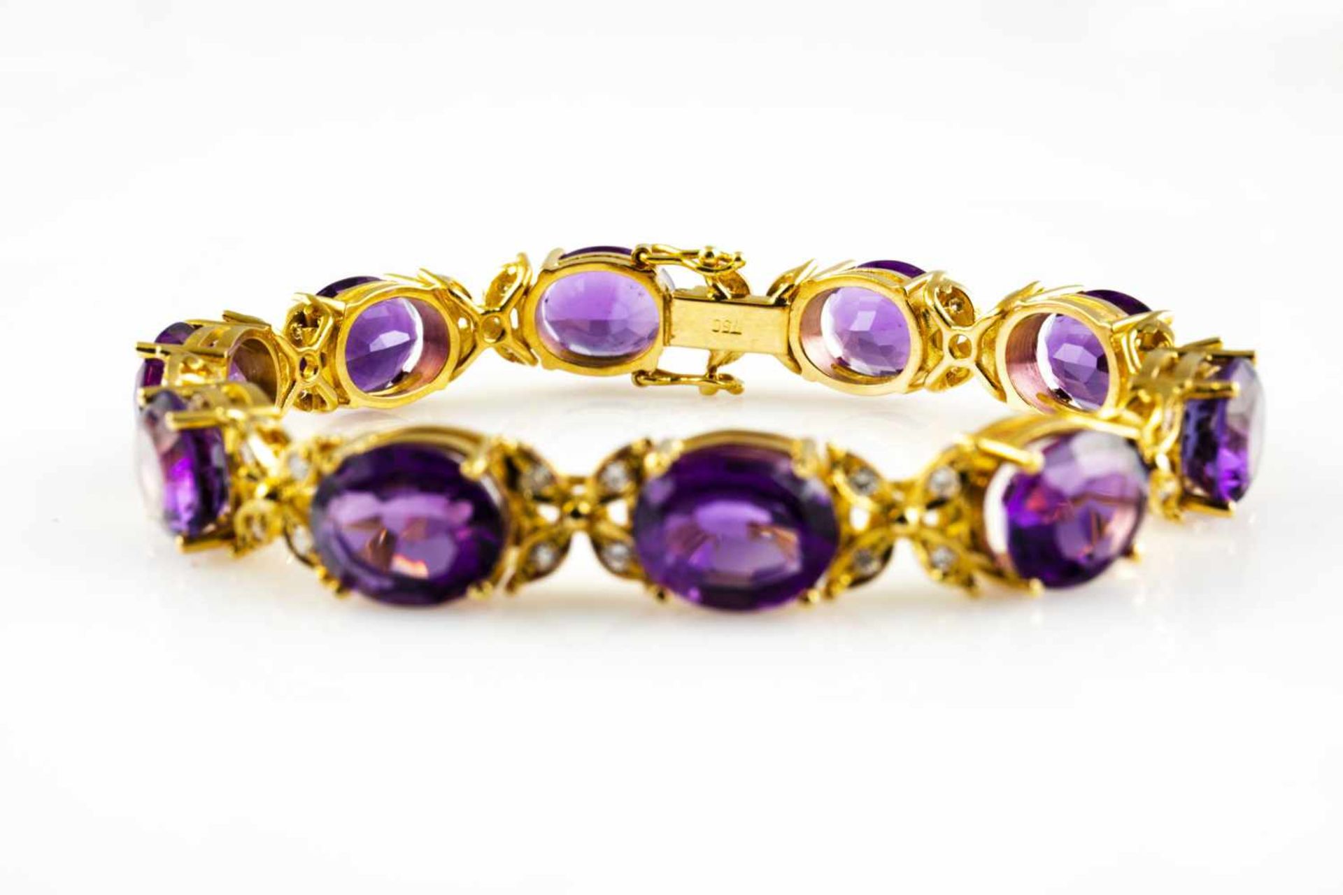 Armband 750 Gelbgold, punziert, mit 10 Amethysten im ovalem Schliff, gesamt ca. 33,40 ct, je 11 mm - Bild 3 aus 6