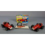 BLECHSPIELZEUG / SPIELZEUGAUTO: Schuco - Grand Prix Racer 1070 - 2 Autos / tin toy cars, 2. H. 20.