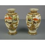 PAAR SATSUMA VASEN / two satsuma pottery vases, Japan, Meji-Periode, Steingut, unter dem Stand