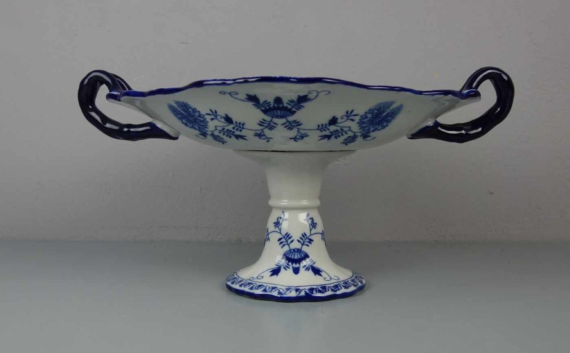 SCHALE / FUSSSCHALE / bowl on a stand, zweiteilig, Porzellan, gemarkt in Anlehnung an die Manufaktur - Image 3 of 6