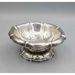 SCHALE / FUSSSCHALE / bowl on a stand, 800er Silber (40,5 g), gepunzt mit Halbmond, Krone,