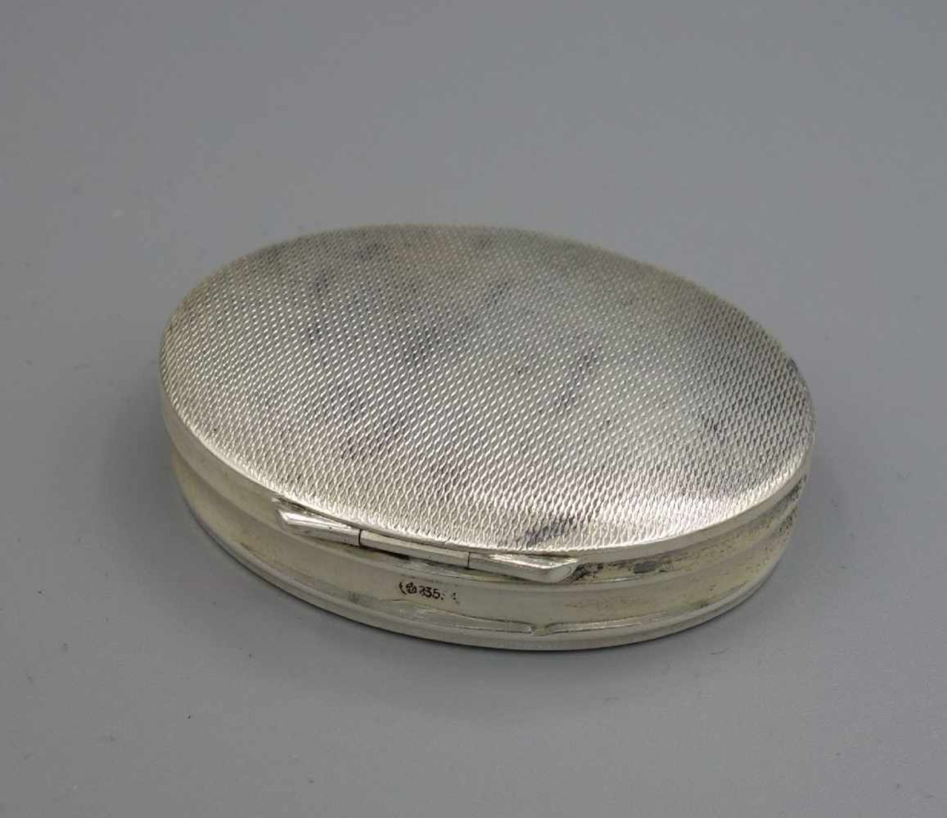 SILBERNE DECKELDOSE / PILLENDOSE / SCHATULLE / silver pillbox, 1. H. 20. Jh., deutsch, 835er Silber, - Image 3 of 5