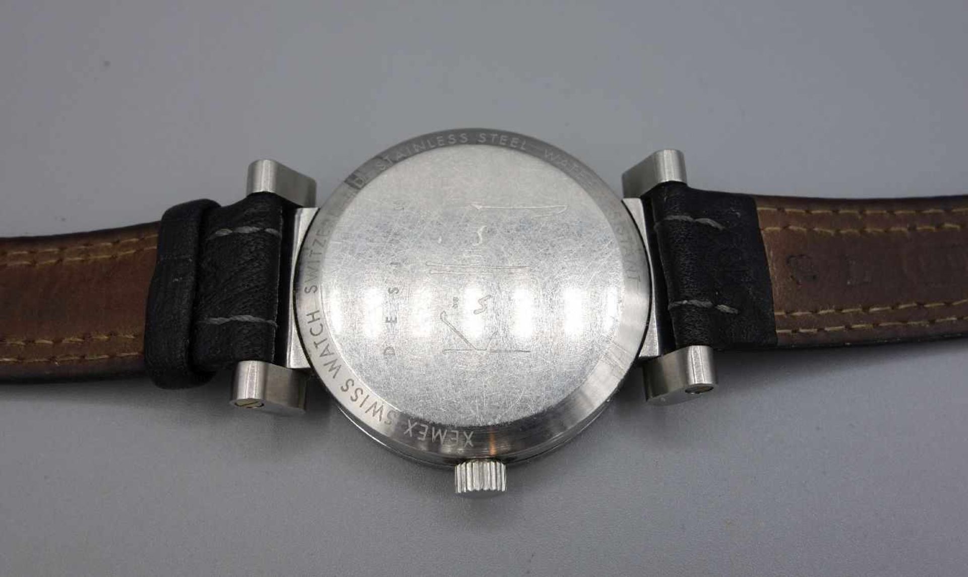 ARMBANDUHR - XEMEX OFFROAD / wristwatch, Quarz, Schweiz. Rundes Edelstahlgehäuse an schwarzem - Bild 6 aus 7