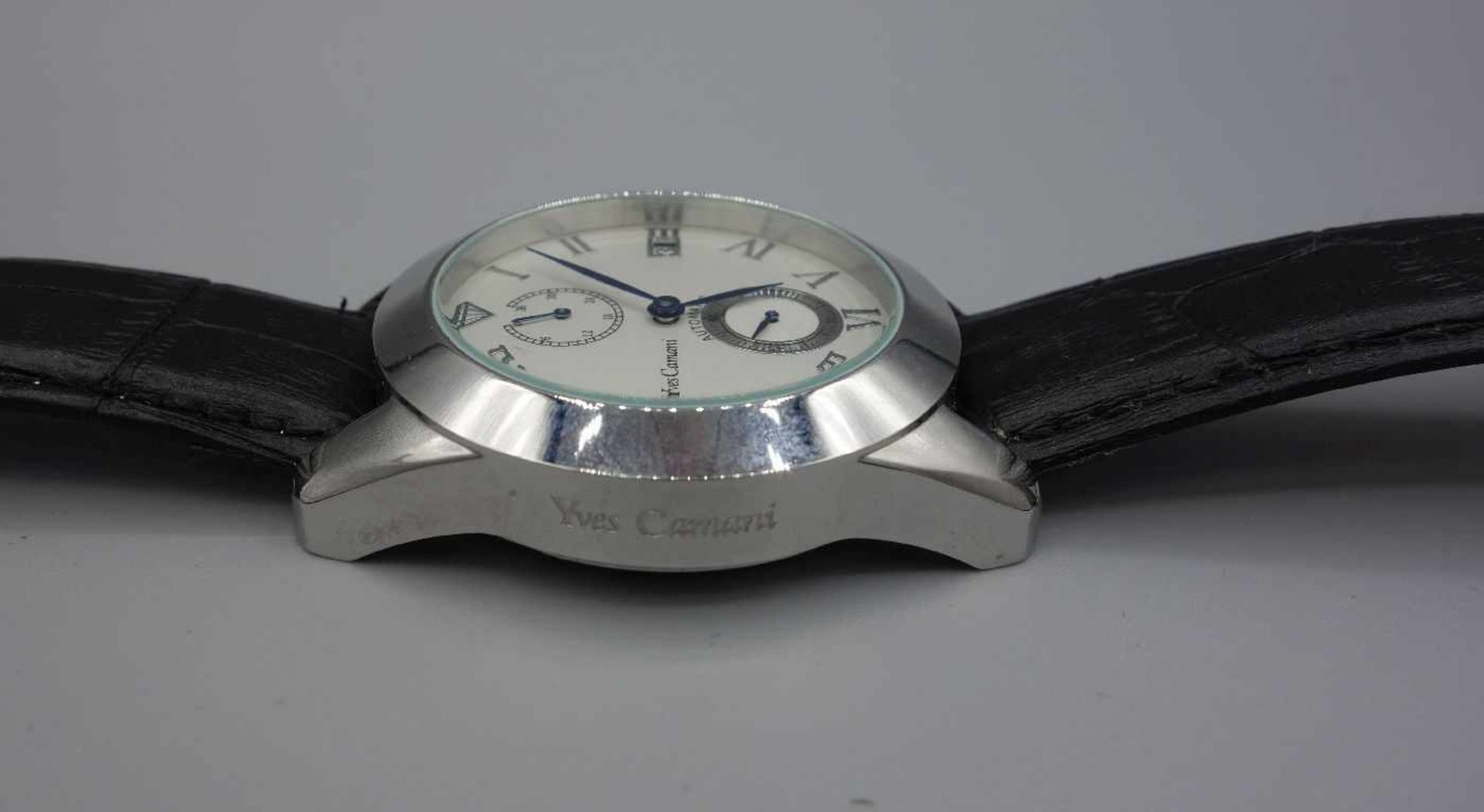 ARMBANDUHR - YVES CAMANI / wristwatch, Automatik-Uhr. Rundes Edelstahlgehäuse an Lederarmband; mit - Bild 3 aus 6