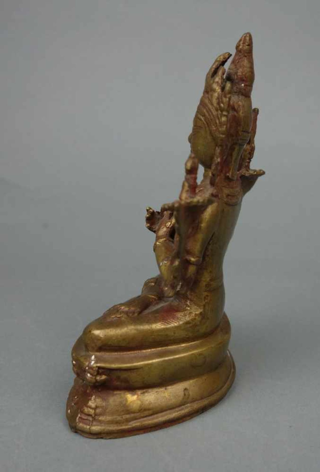 SKULPTUR / sculpture: BUDDHA, Bronze - Gelbguss, Südostasien. Auf stilisiertem Lotusthron - Bild 4 aus 7