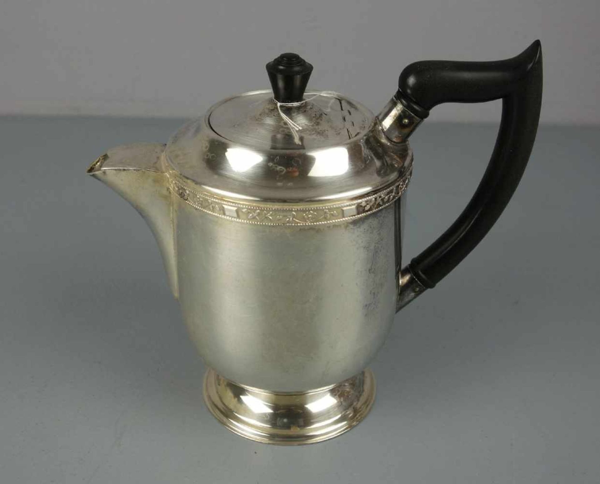 KAFFEEKANNE / KANNE / coffee pot, versilbertes Metall und Bakelit, 1. H. 20. Jh., England, unter dem - Image 3 of 5